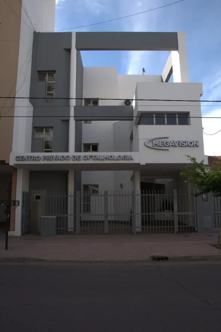 Fachada del Centro Privado de Oftalmología Megavisión
