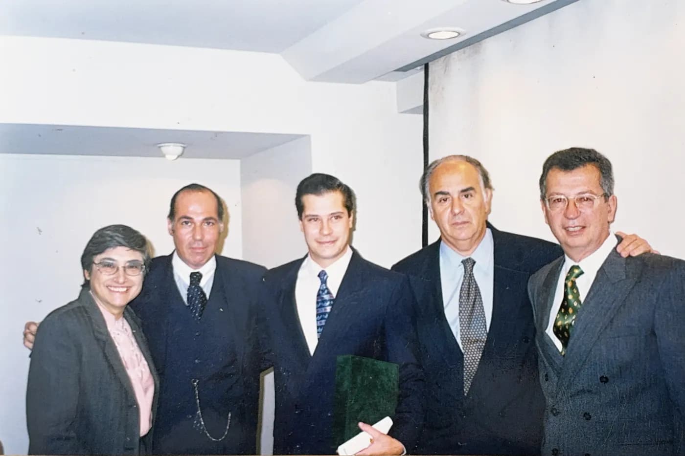 Fotografía histórica de los fundadores y colaboradores de Megavisión